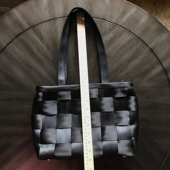 Harveys Seatbelt Bag Black Tote - Picture 15 of 15